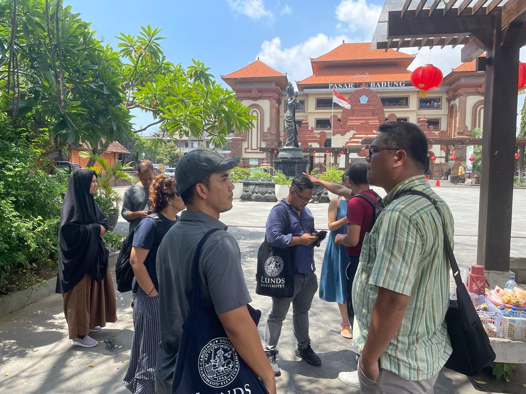 Denpasar team explains their ongoing change project to the other teams in Indonesia