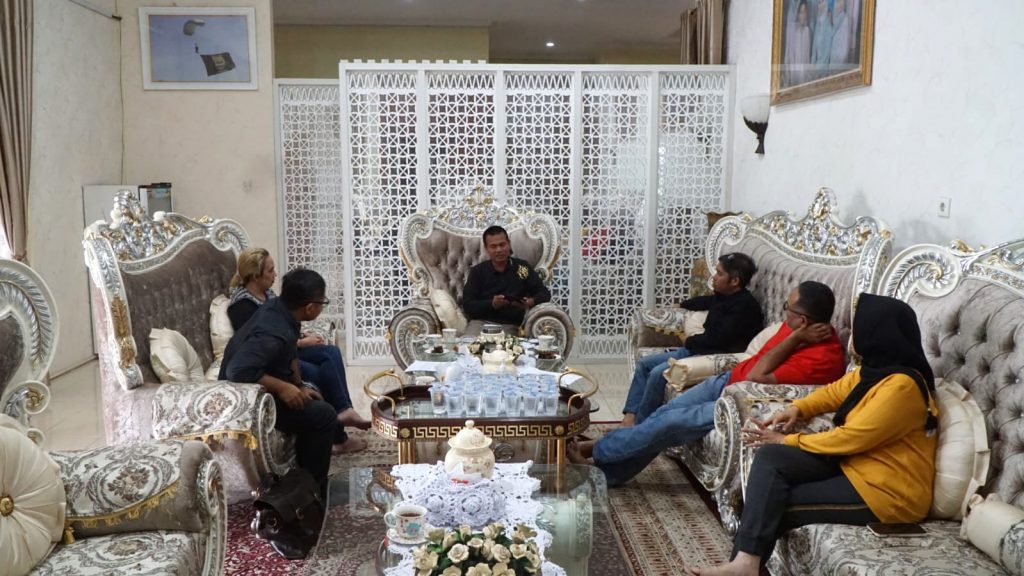 Mentors meeting the Pariaman team in the official residence of the Mayor of Pariaman.