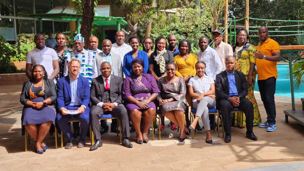 The participants and teacher Matthew Scott together with the Kampala Mayor.